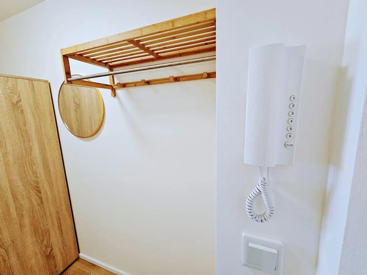 Live-Inn Prague Cozy Suite For 1-4 Guests, 20 Mins To Center, Lift, Gym, Reception, Parking, Roof Terrace, Game & Party