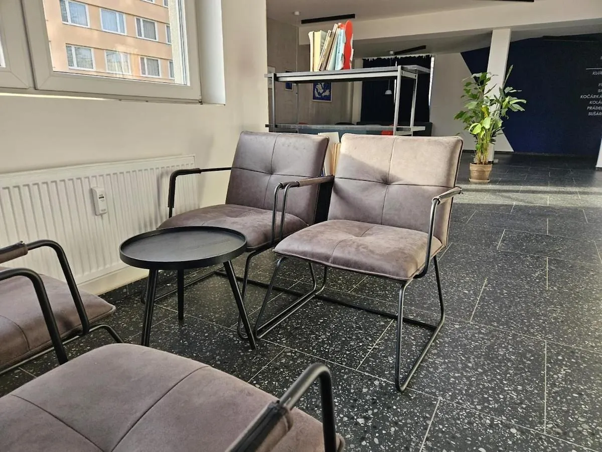 Live-Inn Prague Cozy Suite For 1-4 Guests, 20 Mins To Center, Lift, Gym, Reception, Parking, Roof Terrace, Game & Party