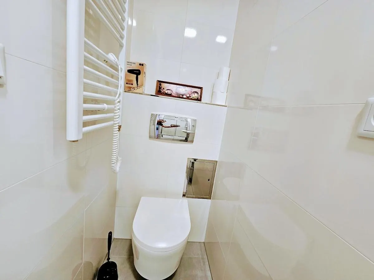 Live-Inn Prague Cozy Suite For 1-4 Guests, 20 Mins To Center, Lift, Gym, Reception, Parking, Roof Terrace, Game & Party