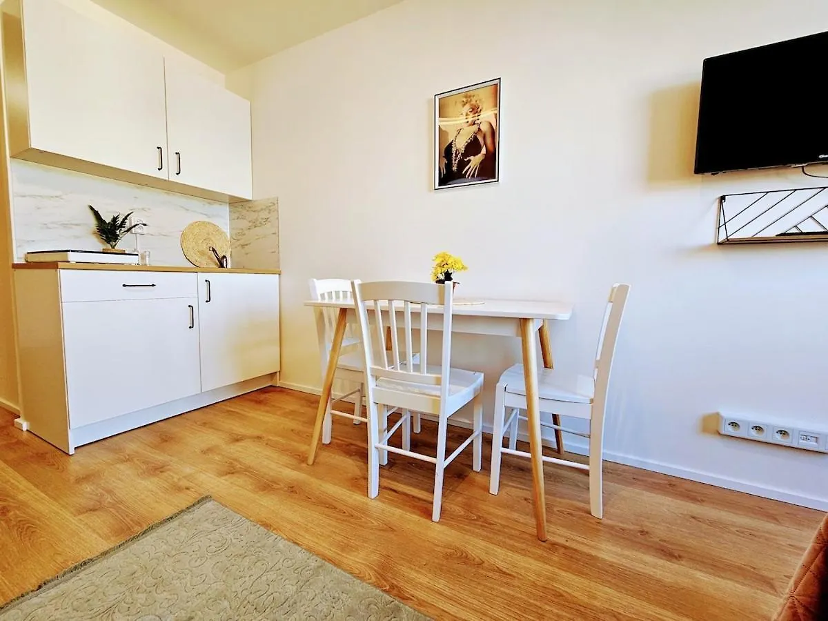 Live-Inn Prague Cozy Suite For 1-4 Guests, 20 Mins To Center, Lift, Gym, Reception, Parking, Roof Terrace, Game & Party Apartment