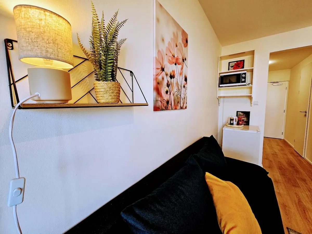 Apartment Live-Inn Prague Cozy Suite For 1-4 Guests, 20 Mins To Center, Lift, Gym, Reception, Parking, Roof Terrace, Game & Party