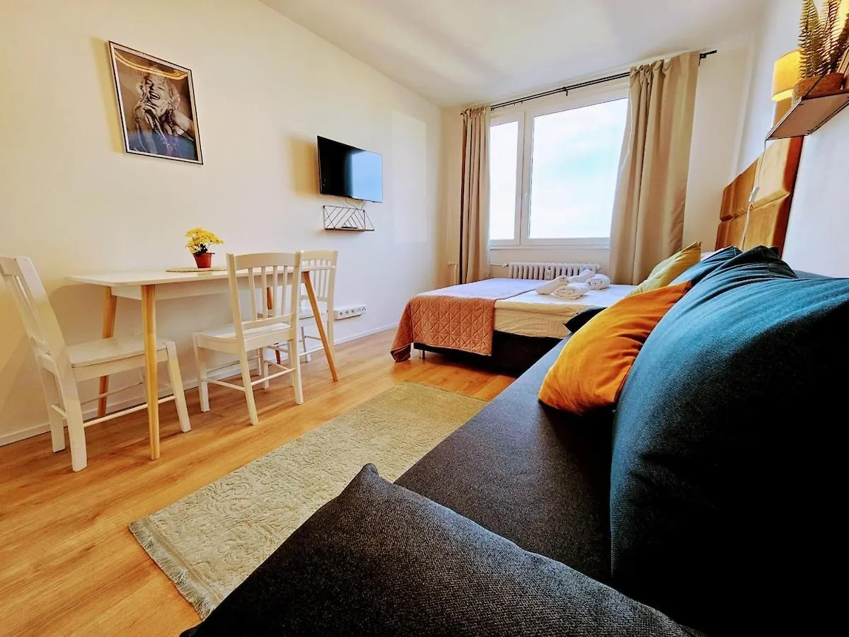 Live-Inn Prague Cozy Suite For 1-4 Guests, 20 Mins To Center, Lift, Gym, Reception, Parking, Roof Terrace, Game & Party Apartment
