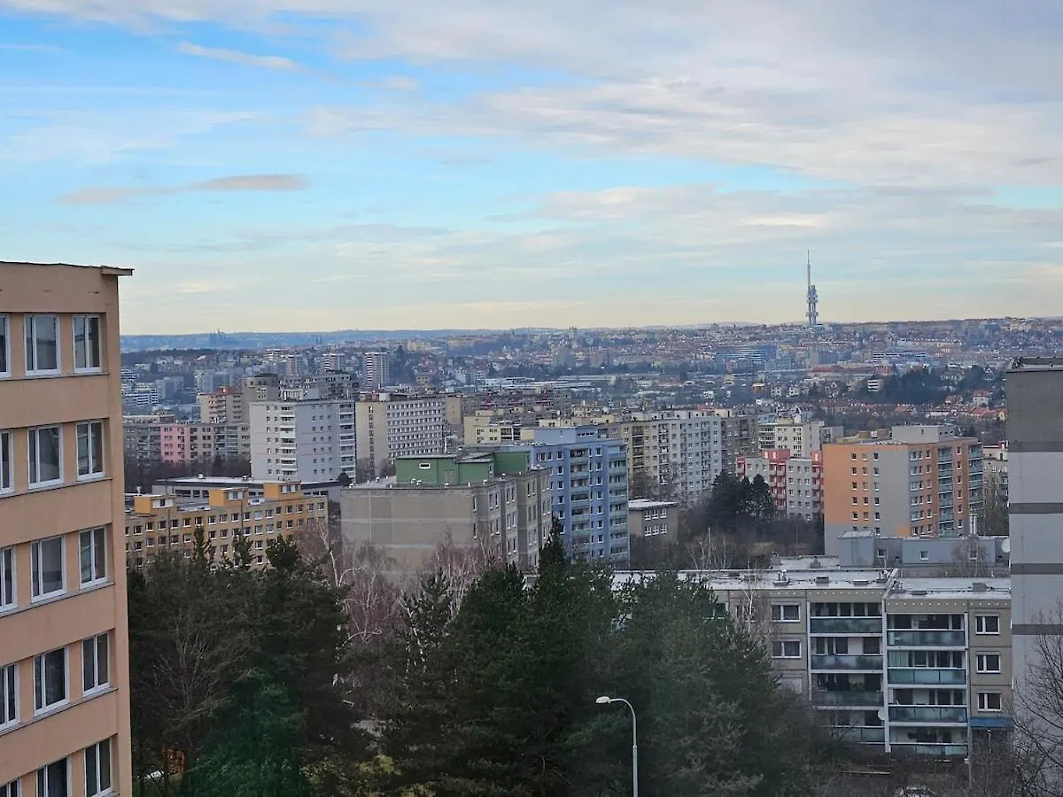 Live-Inn Prague Cozy Suite For 1-4 Guests, 20 Mins To Center, Lift, Gym, Reception, Parking, Roof Terrace, Game & Party