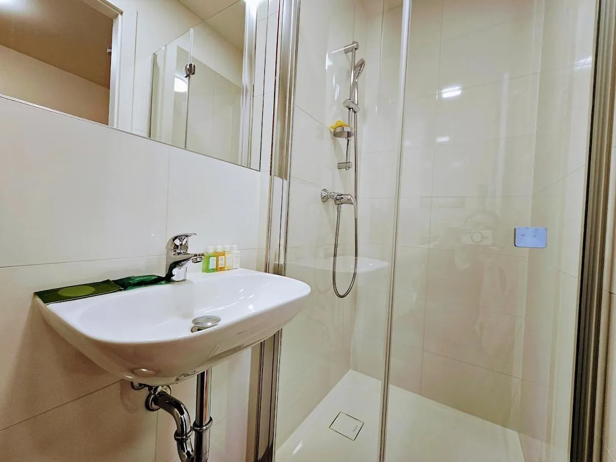 Live-Inn Prague Cozy Suite For 1-4 Guests, 20 Mins To Center, Lift, Gym, Reception, Parking, Roof Terrace, Game & Party Czech Republic