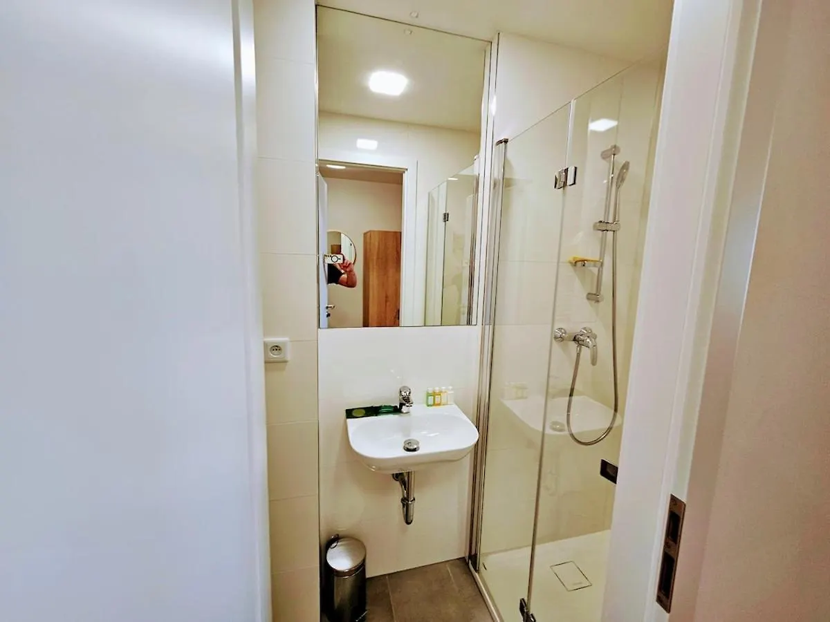 Live-Inn Prague Cozy Suite For 1-4 Guests, 20 Mins To Center, Lift, Gym, Reception, Parking, Roof Terrace, Game & Party Apartment