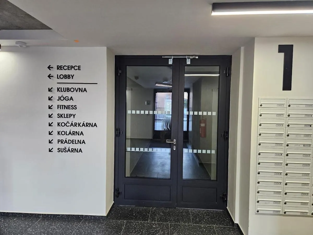 Apartment Live-Inn Prague Cozy Suite For 1-4 Guests, 20 Mins To Center, Lift, Gym, Reception, Parking, Roof Terrace, Game & Party