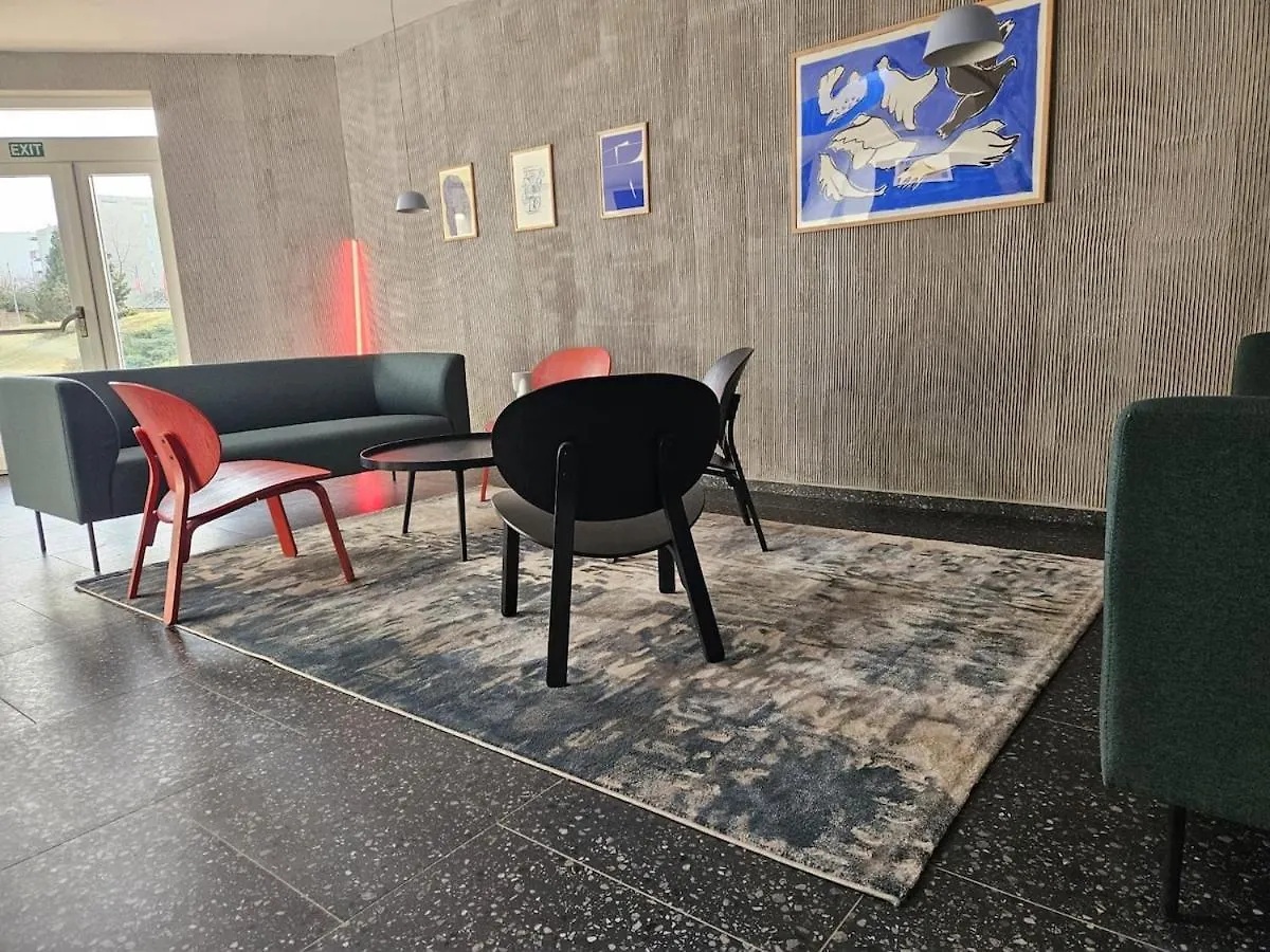 Live-Inn Prague Cozy Suite For 1-4 Guests, 20 Mins To Center, Lift, Gym, Reception, Parking, Roof Terrace, Game & Party 0*,